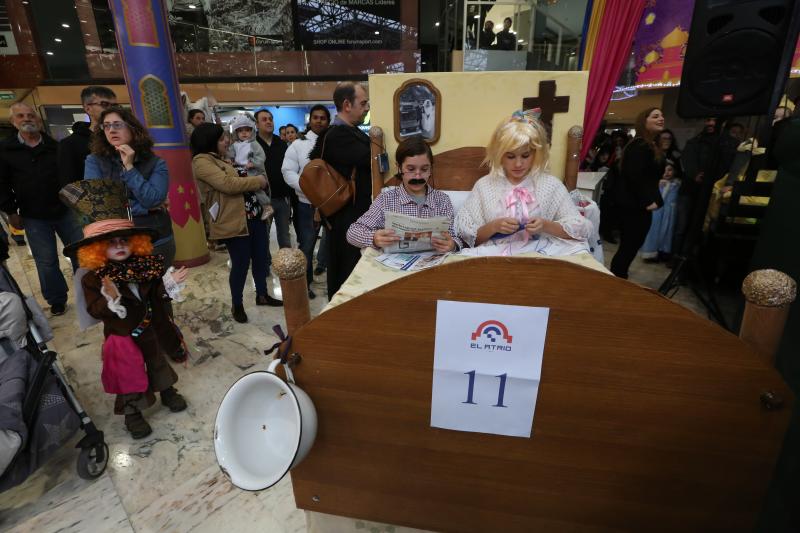 La originalidad del Antroxu desfila en El Corte Inglés y El Atrio