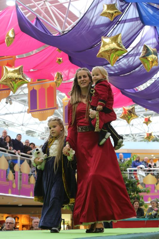 La originalidad del Antroxu desfila en El Corte Inglés y El Atrio