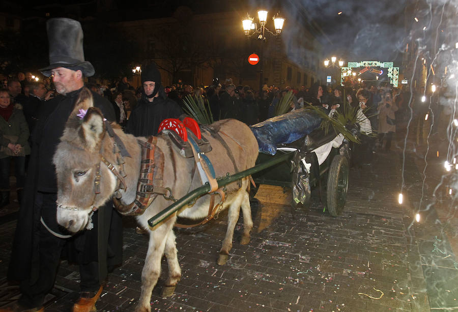 En Antroxu de Oviedo entierra a su sardina
