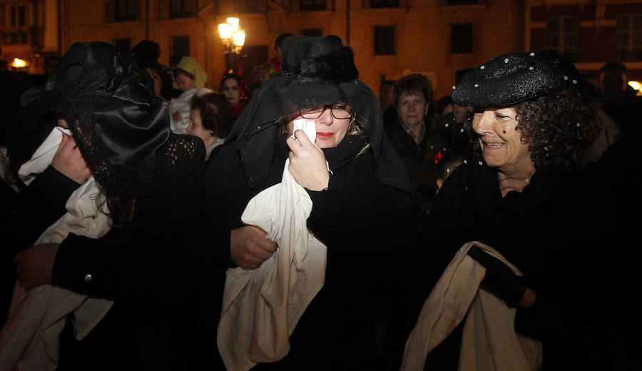 En Antroxu de Oviedo entierra a su sardina