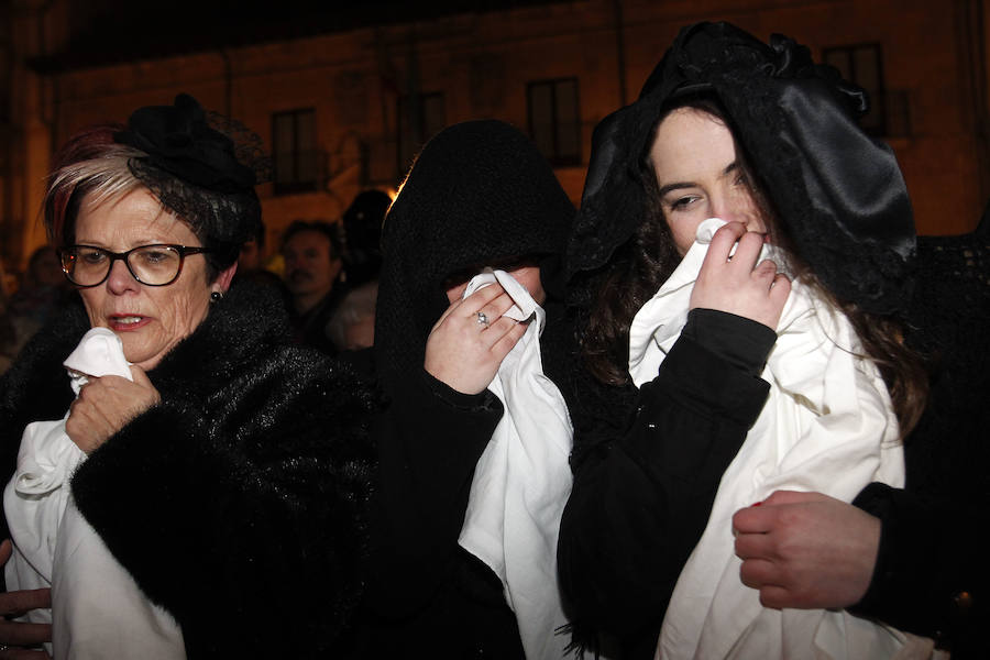 En Antroxu de Oviedo entierra a su sardina