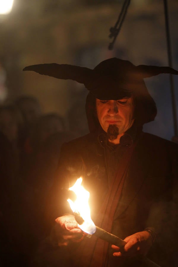 En Antroxu de Oviedo entierra a su sardina