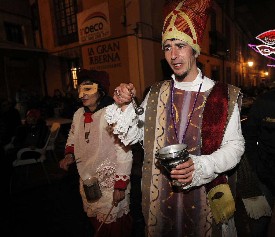 En Antroxu de Oviedo entierra a su sardina