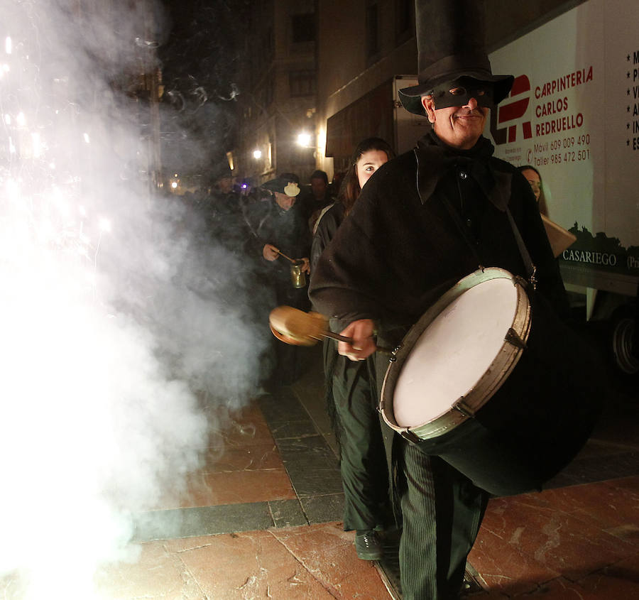 En Antroxu de Oviedo entierra a su sardina