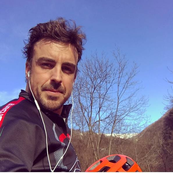 Fernando Alonso. El ovetense disfruta saliendo a montar en bici y aprovecha cualquier ocasión para promocionar su museo de Llanera o marcas dispares.