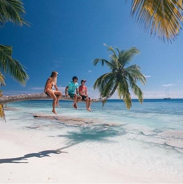 Lucía Martiño. La surfista tan pronto está en las Maldivas como despidiéndose de su Gijón natal o buscando vuelos para partir destino a Australia.