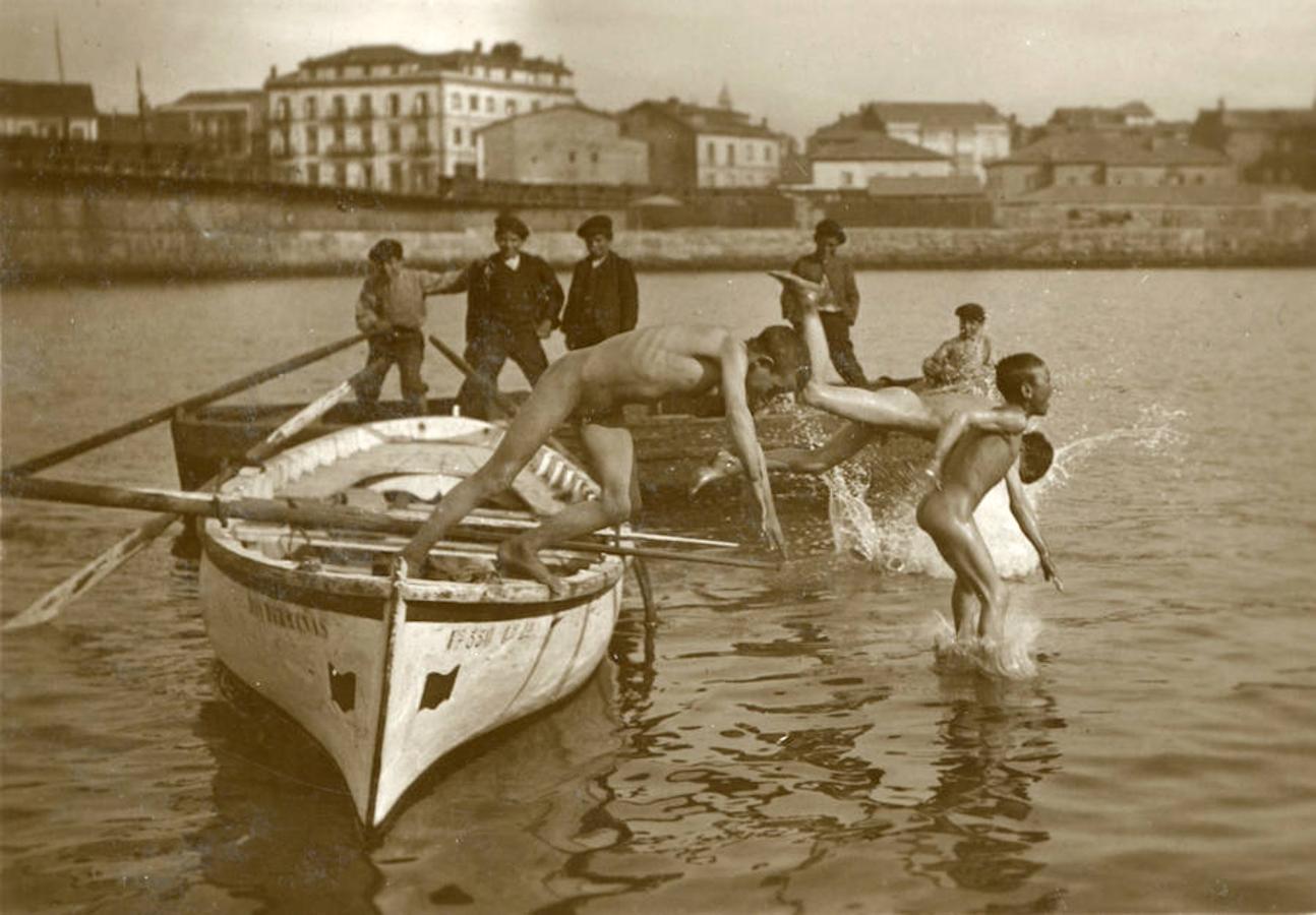 Esta fotografía forma parte de la donación que la famiila Loredo, de Gijón, ha hecho a la fototeca del Museo del Pueblo de Asturias.