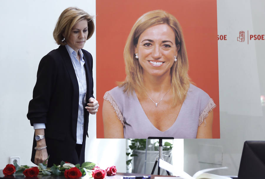 Dolor en la capilla ardiente de Carme Chacón, instalada en la sede del PSOE