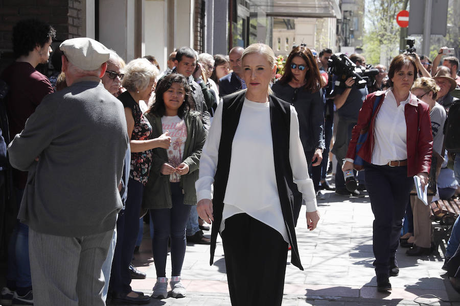 Dolor en la capilla ardiente de Carme Chacón, instalada en la sede del PSOE