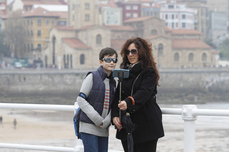 Viernes Santo de lleno turístico en Asturias pese a las nubes