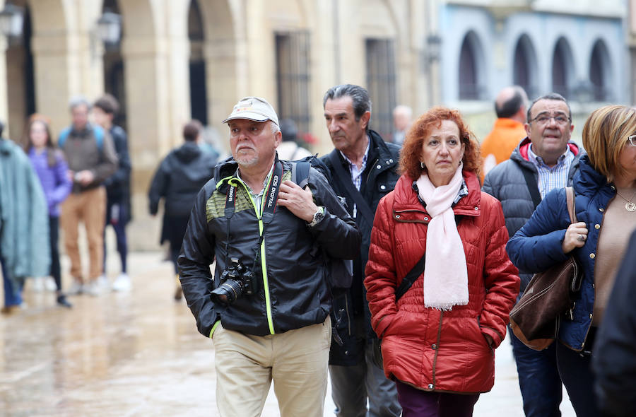 Viernes Santo de lleno turístico en Asturias pese a las nubes