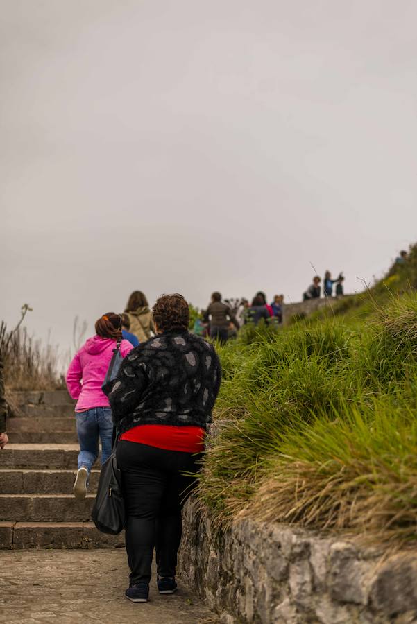 Viernes Santo de lleno turístico en Asturias pese a las nubes