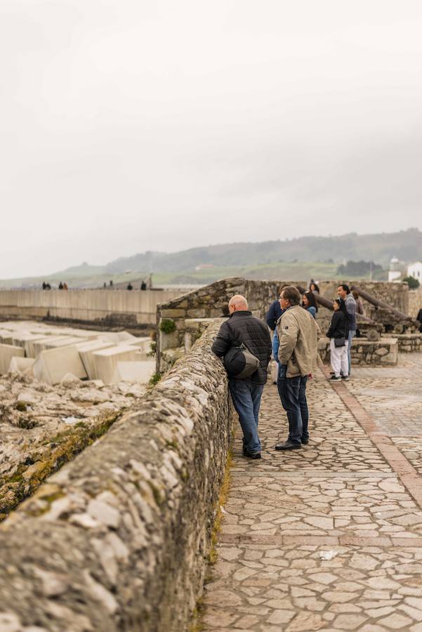 Viernes Santo de lleno turístico en Asturias pese a las nubes