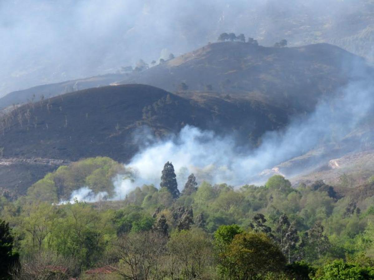 Fuego en el oriente asturiano.