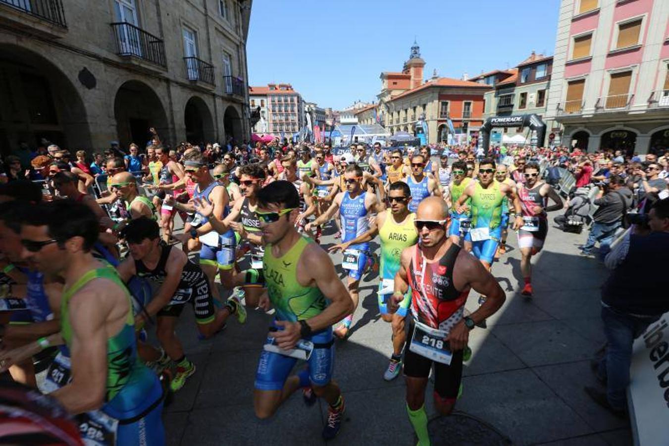 Espectáculo deportivo en el duatlon de Avilés