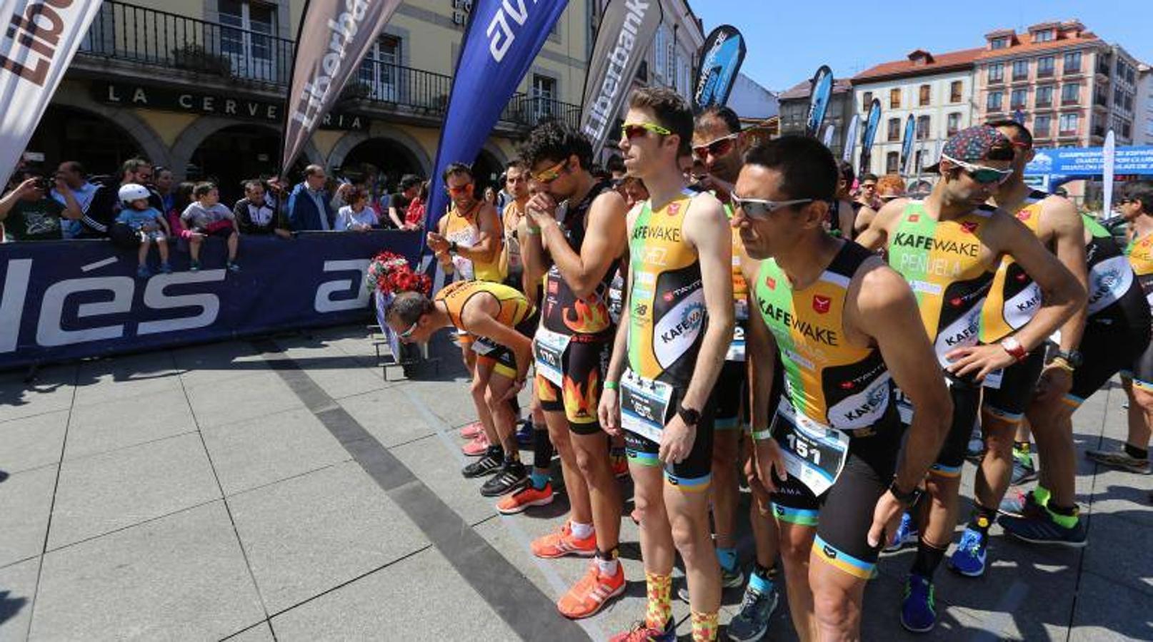 Espectáculo deportivo en el duatlon de Avilés