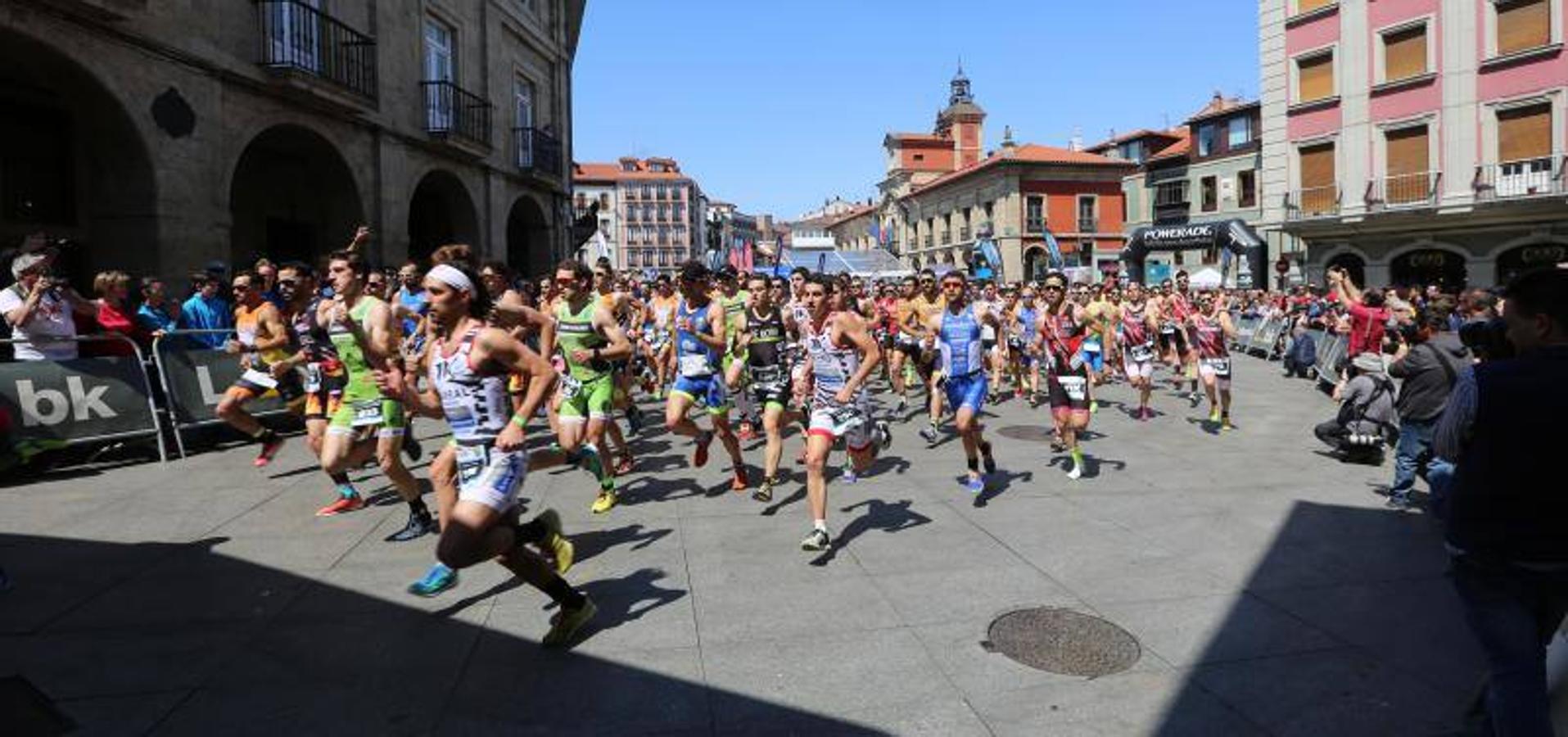 Espectáculo deportivo en el duatlon de Avilés