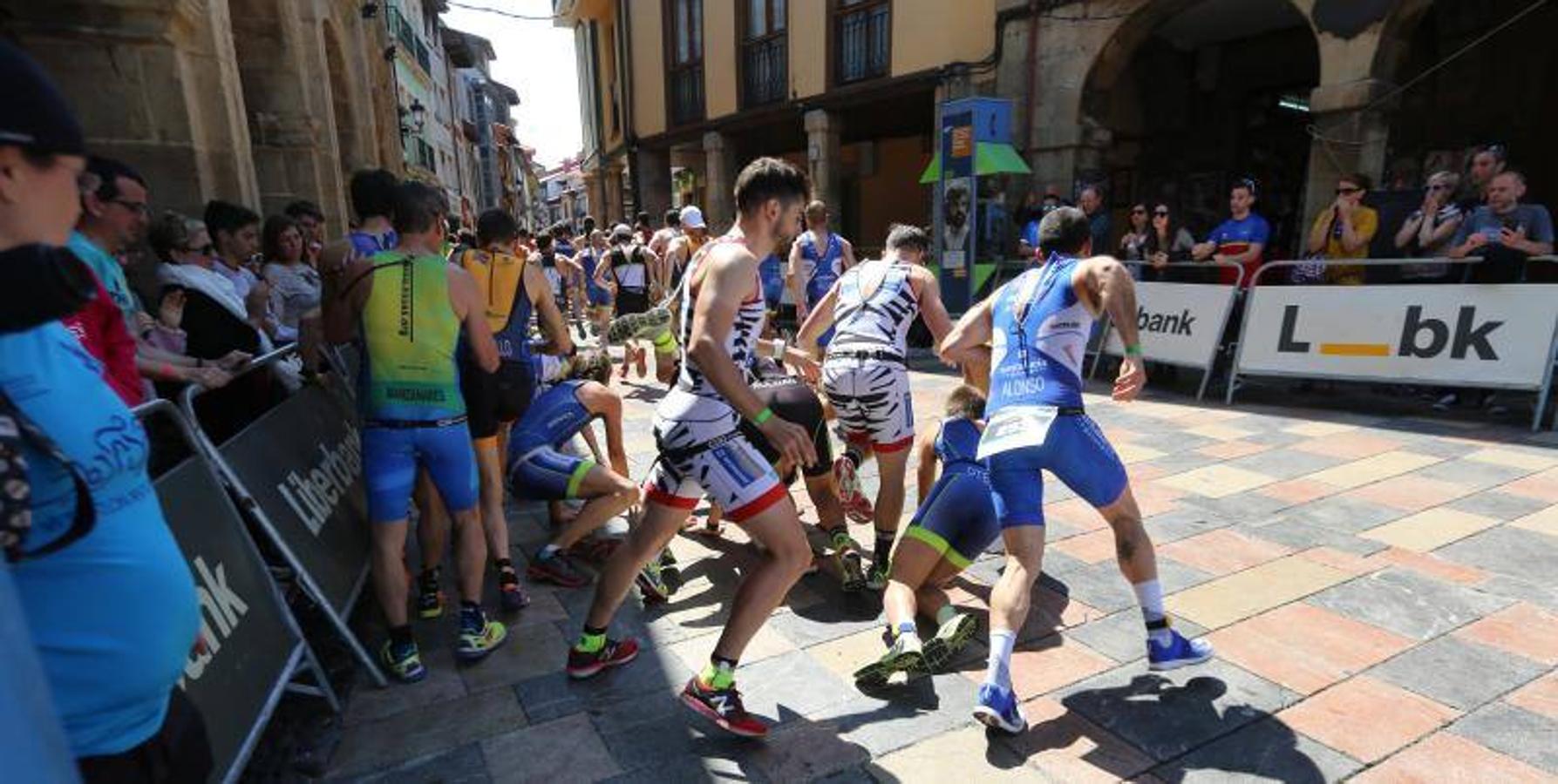 Espectáculo deportivo en el duatlon de Avilés