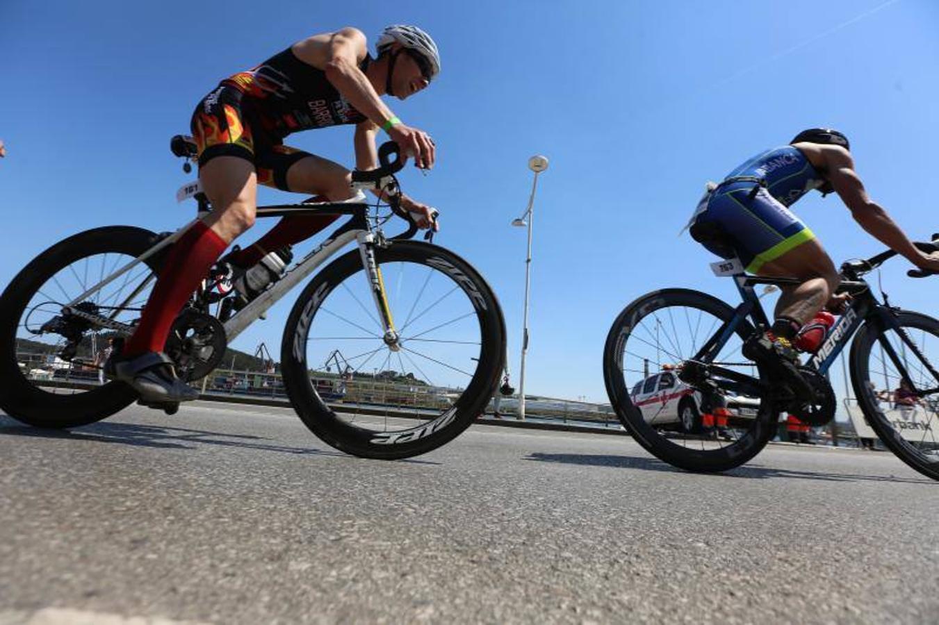 Espectáculo deportivo en el duatlon de Avilés