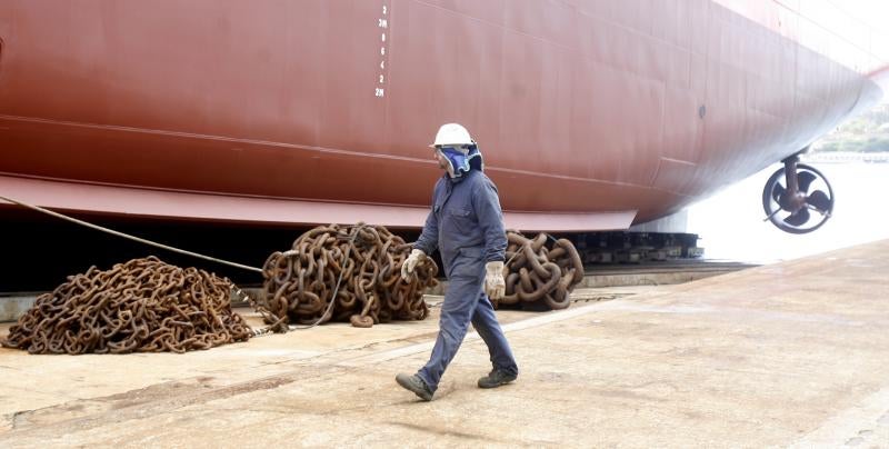 Astilleros Gondán bota en Figueras un buque que reduce las emisiones y ahorra combustible