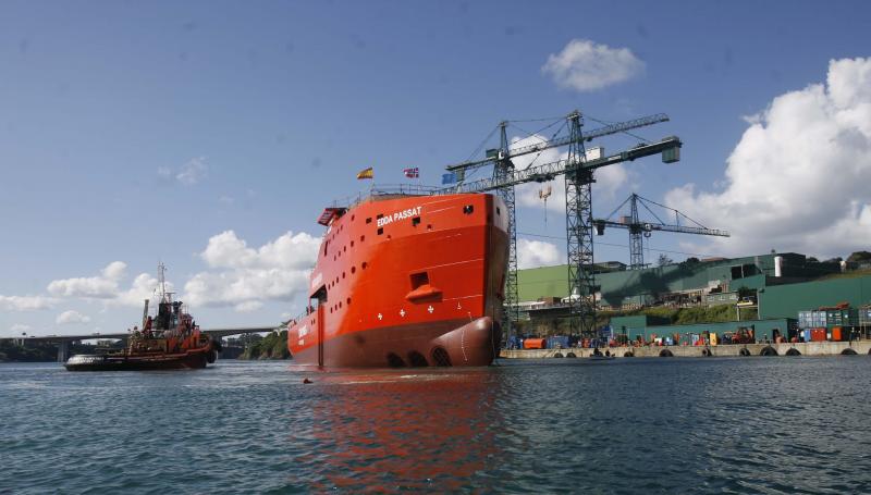 Astilleros Gondán bota en Figueras un buque que reduce las emisiones y ahorra combustible