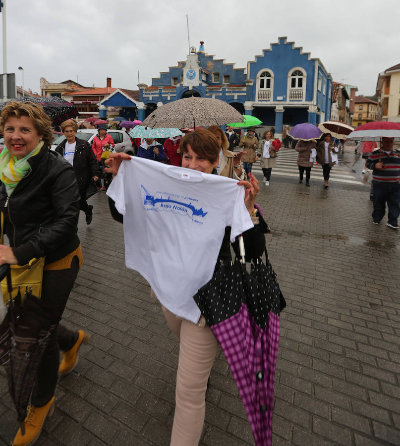 San Juan de la Arena y San Esteban salen a la calle por una pasarela