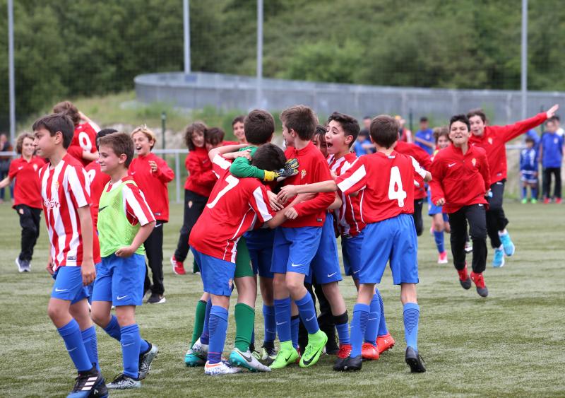 El derbi de alevines, en imágenes