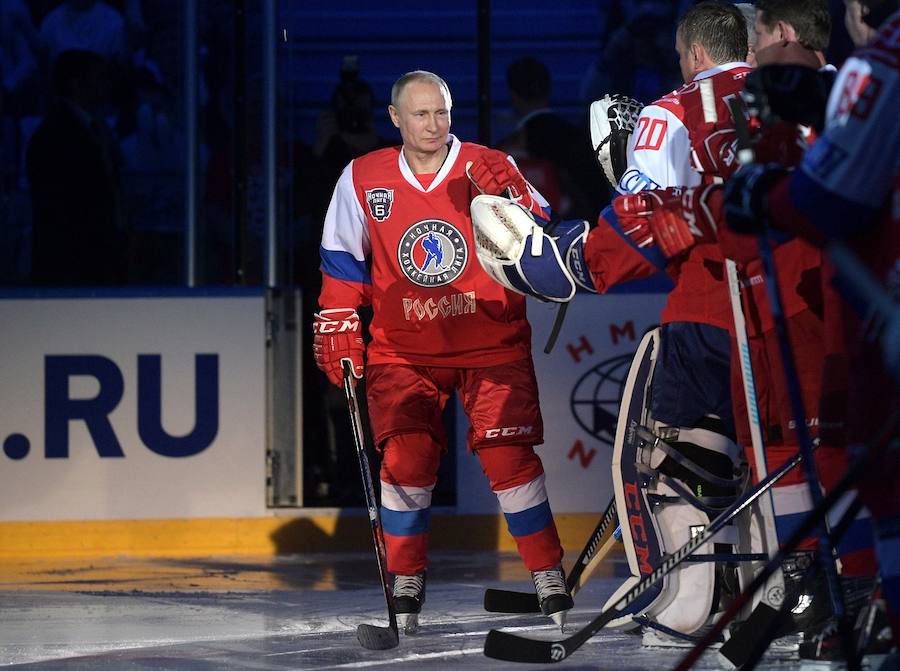 Putin vuelve a asombrar en hockey sobre hielo
