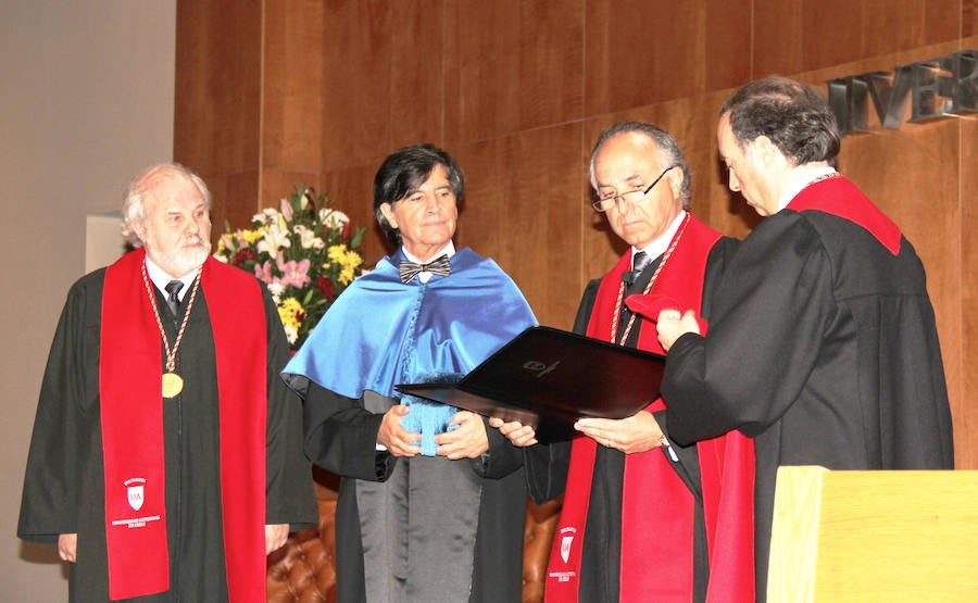 Carlos López Otín, doctor honoris causa en la Universidad Autónoma de Chile
