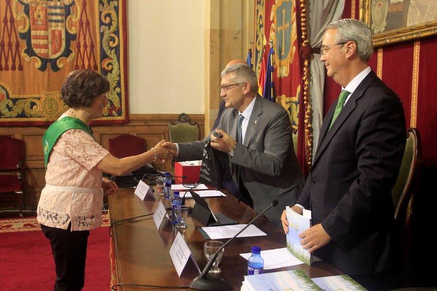 Los mayores de la Universidad de Oviedo reciben su diploma