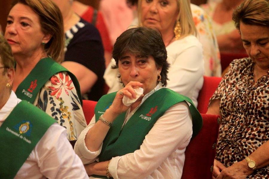 Los mayores de la Universidad de Oviedo reciben su diploma