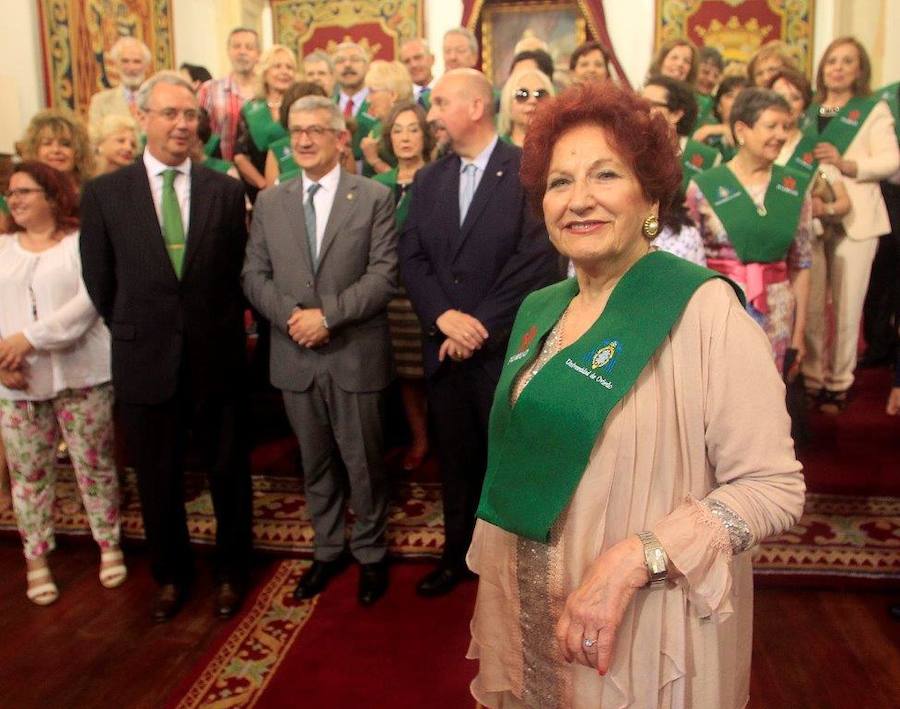 Los mayores de la Universidad de Oviedo reciben su diploma