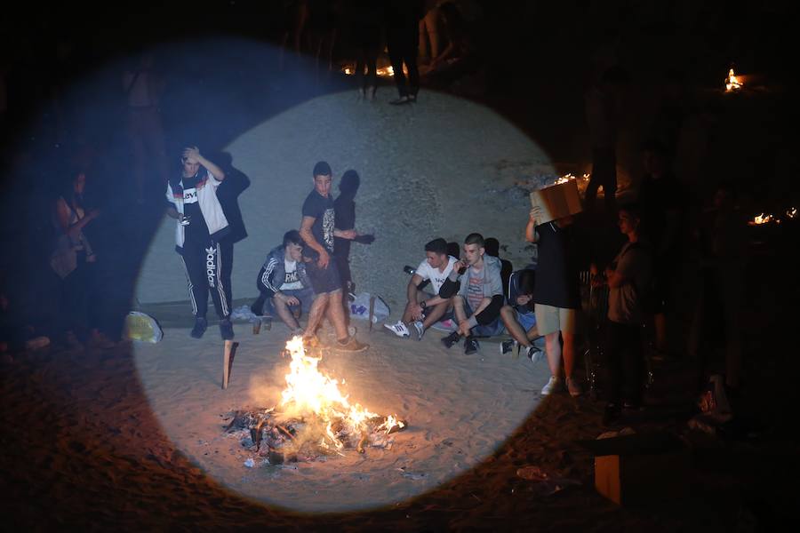 Hoguera de San Juan en Gijón