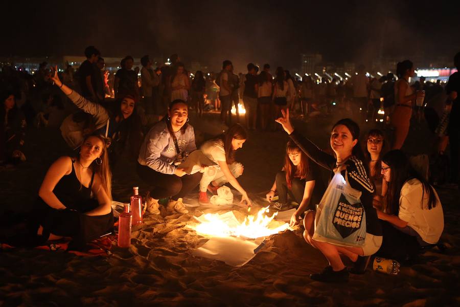 Hoguera de San Juan en Gijón