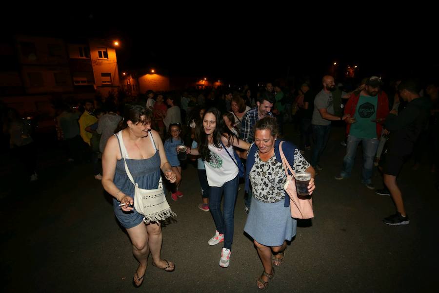 Hoguera de San Juan en Gijón