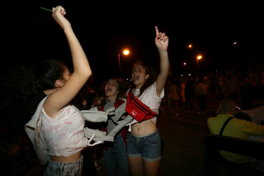 Hoguera de San Juan en Gijón