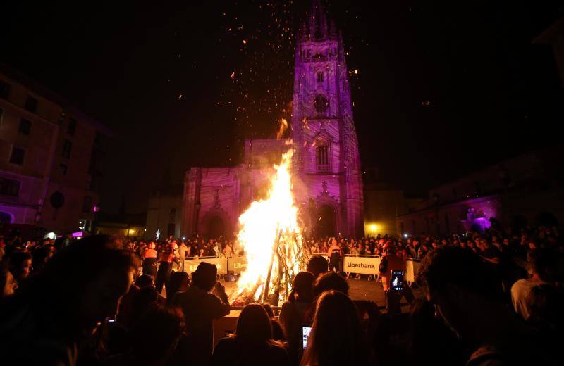 Hoguera de San Juan en Oviedo