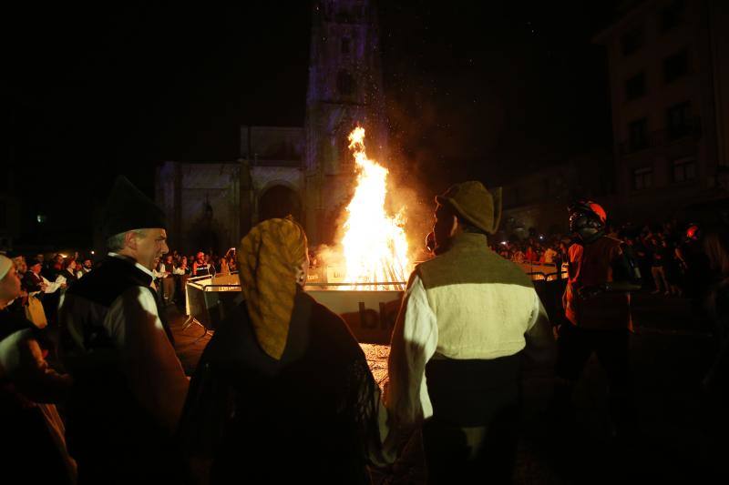 Hoguera de San Juan en Oviedo