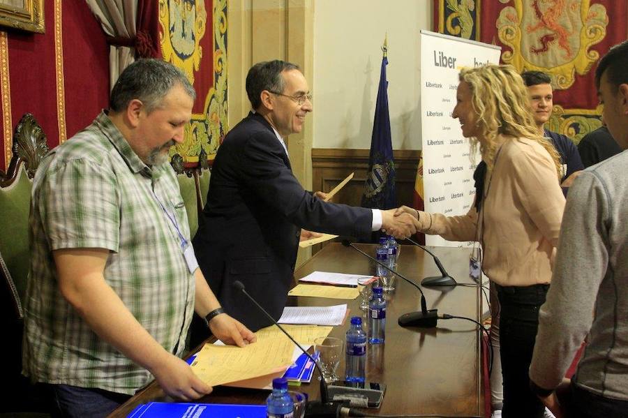 Premios nacionales de la &#039;Incubadora de Sondeos&#039;