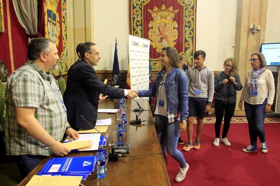 Premios nacionales de la &#039;Incubadora de Sondeos&#039;