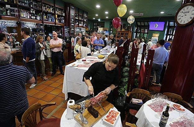 Celebración del vigésimo aniversario del restaurante. 