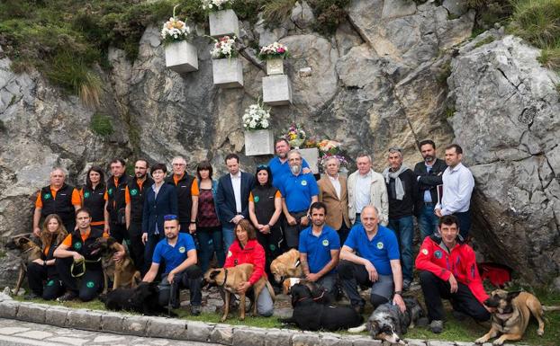 La Unidad Canina de Rescate, Mario García y la red de centros de atención primaria, medallas de plata