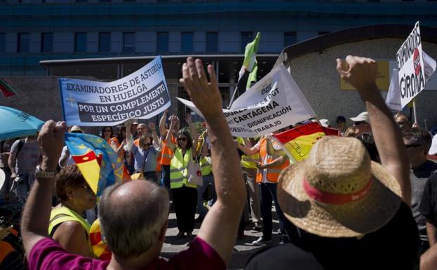 Manifestación de examinadores de tráfico.