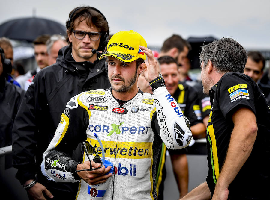 EL suizo Thomas Luthi se adjudicó la victoria en Moto2. 