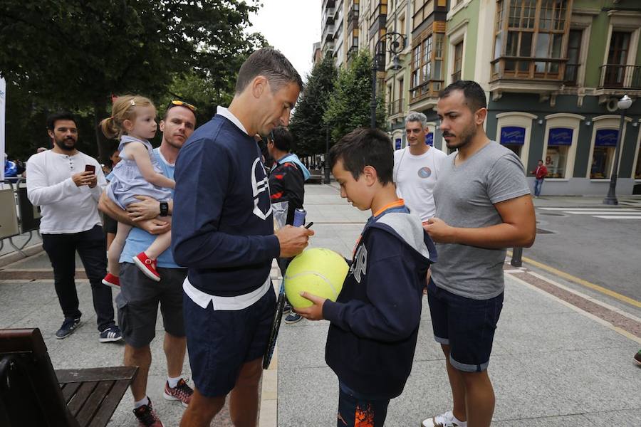 Tommy Robredo anima el torneo de tenis Dionisio Nespral en Gijón