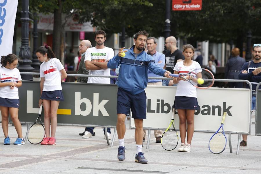 Tommy Robredo anima el torneo de tenis Dionisio Nespral en Gijón