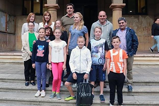 De Bielorrusia al Ayuntamiento de Lena