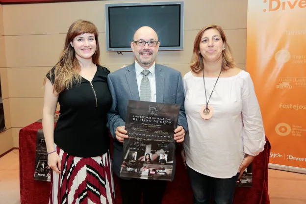 Amy Gustafson, José Ramón Méndez y Teresa Sánchez, durante la presentación del festival. 