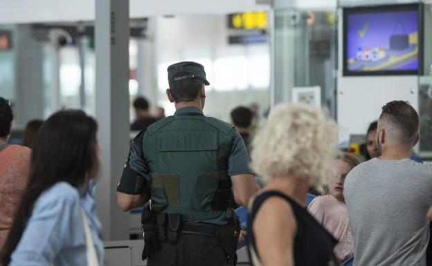 La CUP, sobre la Guardia Civil en El Prat: es una «acción ilícita de esquirolaje»