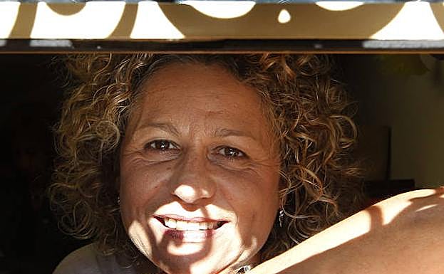 Carmen Fariñas, en la taquilla del Jovellanos.Carmen Fariñas, en la taquilla del Jovellanos.